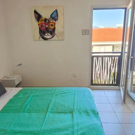 Flat In With Balcony Air Co And Parking